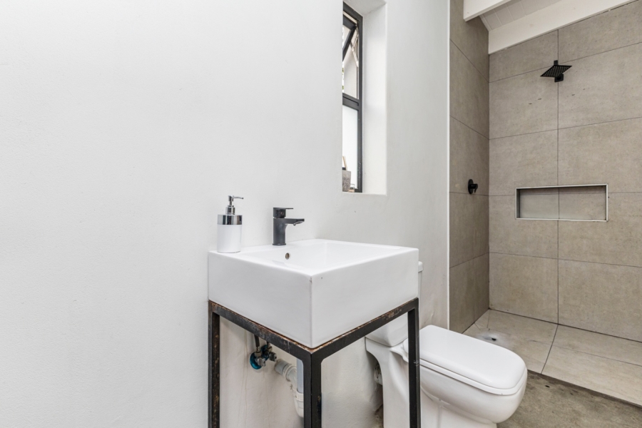 5 Bedroom Property for Sale in Mikro Park Western Cape